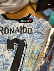 Kvaratskhelia xoa dịu nỗi đau cho Ronaldo